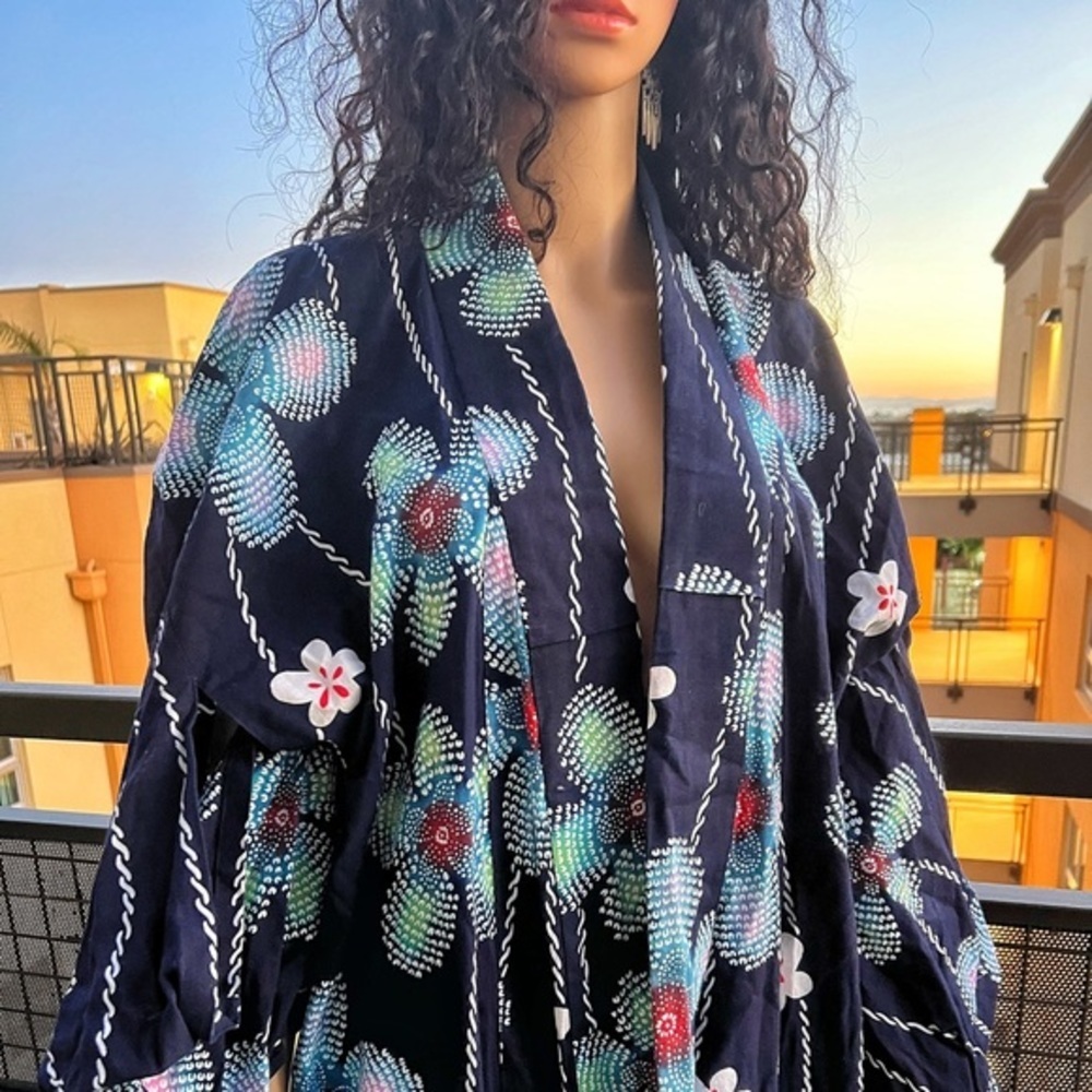 Vintage Handmade Japanese Navy Blue Kimono with Dotted Flowers - Picture 2 of 7